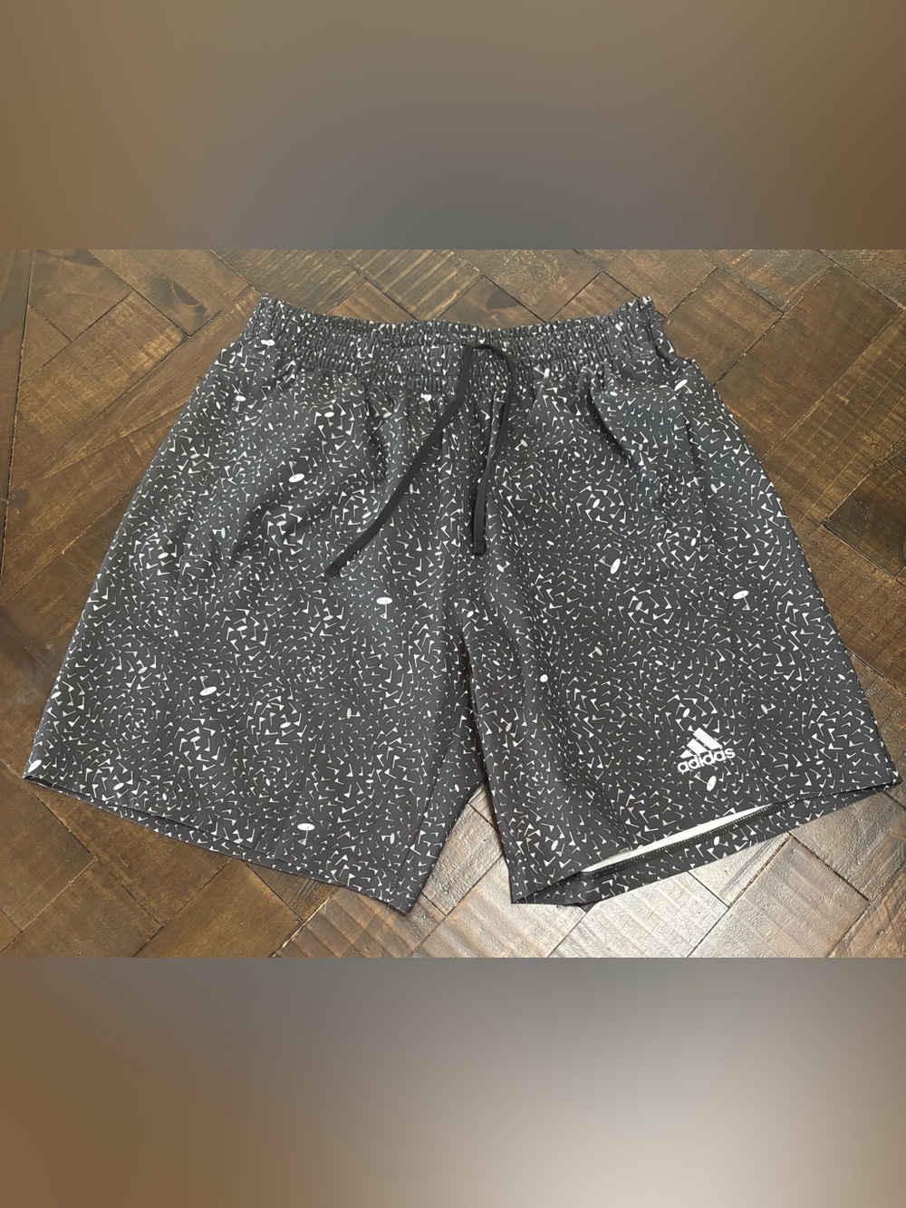 Adidas Men's Golf Shorts black with Golf Flag Pattern, Size large 8” Inseam